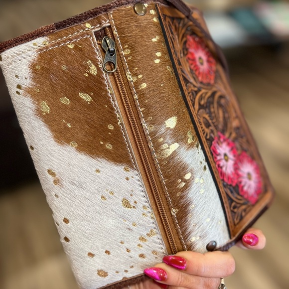 Black and tan axis deer-hide hide wallet American Darling